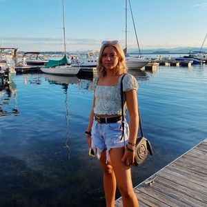 Green and white cropped shirt with puff sleeves